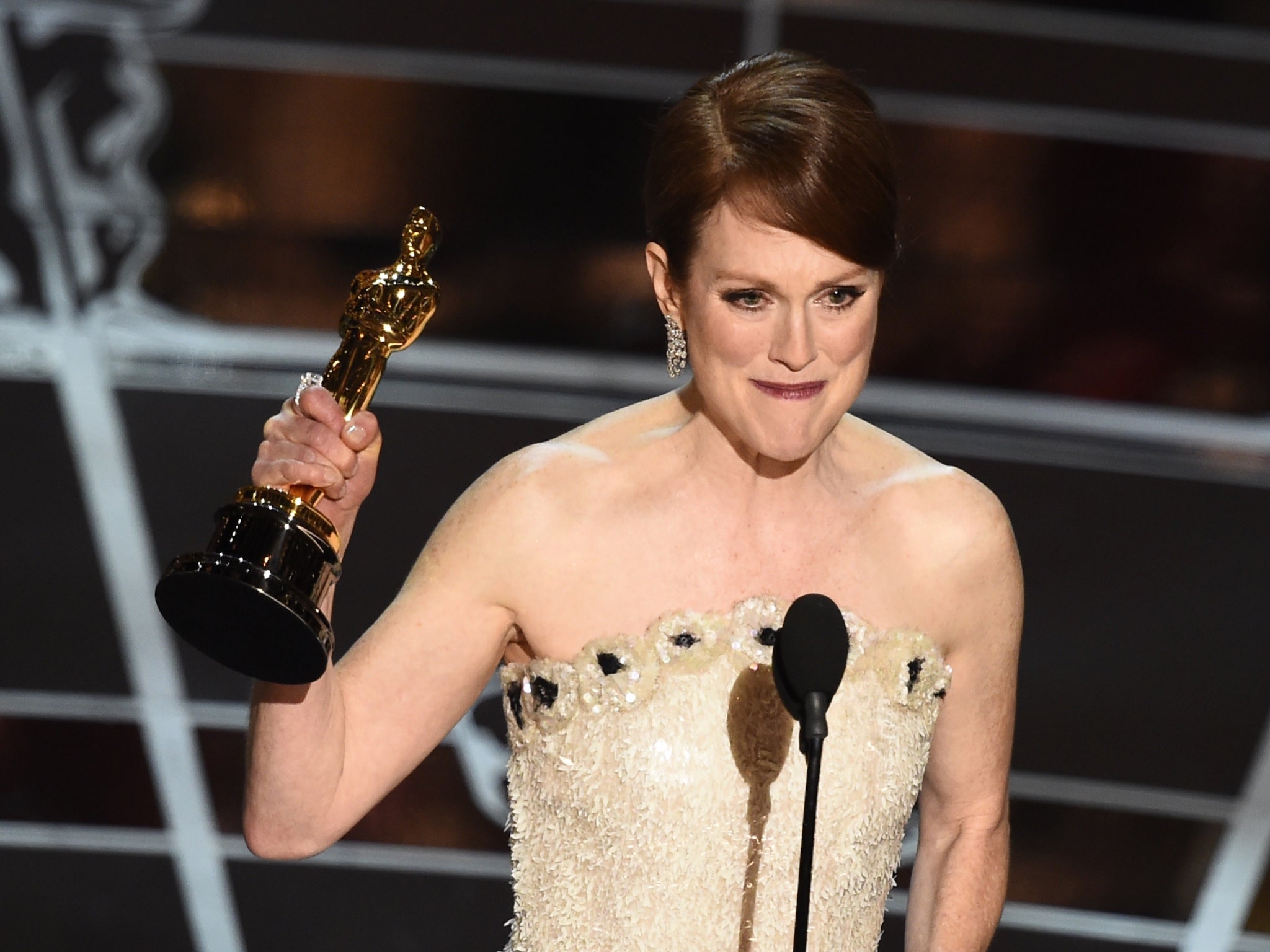 Oscars 2015: Julianne Moore wins best actress for Still Alice | The - How Old Is Julianne Moore? Oscar Winner’s Real Age Revealed